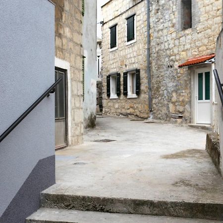 Apartments By The Sea Kastel Kambelovac, Kastela - 8679 Esterno foto