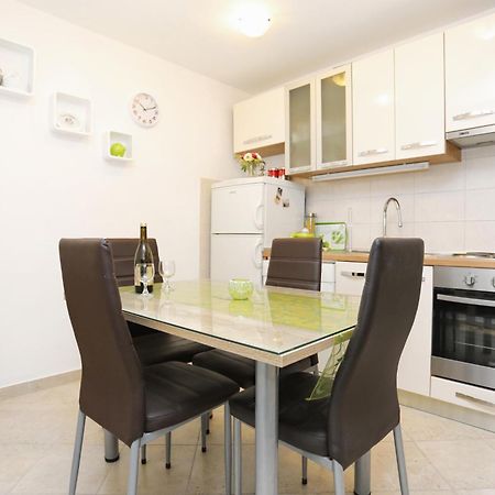 Apartments By The Sea Kastel Kambelovac, Kastela - 8679 Esterno foto