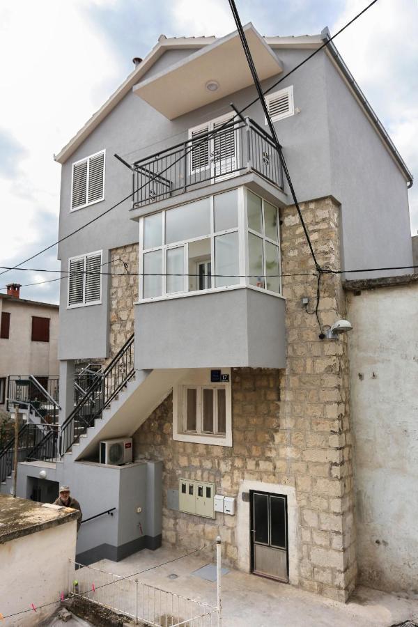 Apartments By The Sea Kastel Kambelovac, Kastela - 8679 Esterno foto