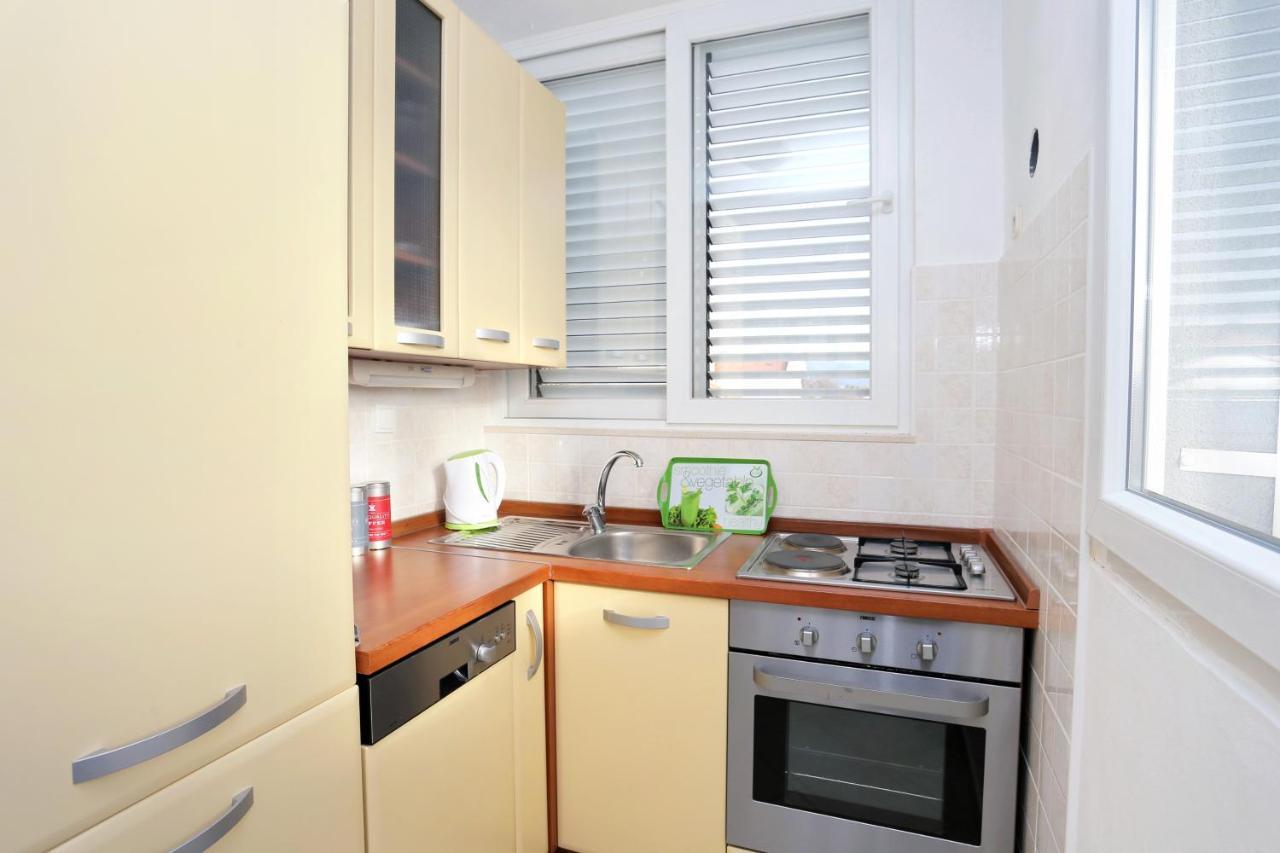 Apartments By The Sea Kastel Kambelovac, Kastela - 8679 Esterno foto