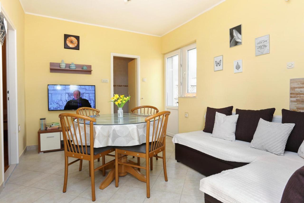 Apartments By The Sea Kastel Kambelovac, Kastela - 8679 Esterno foto