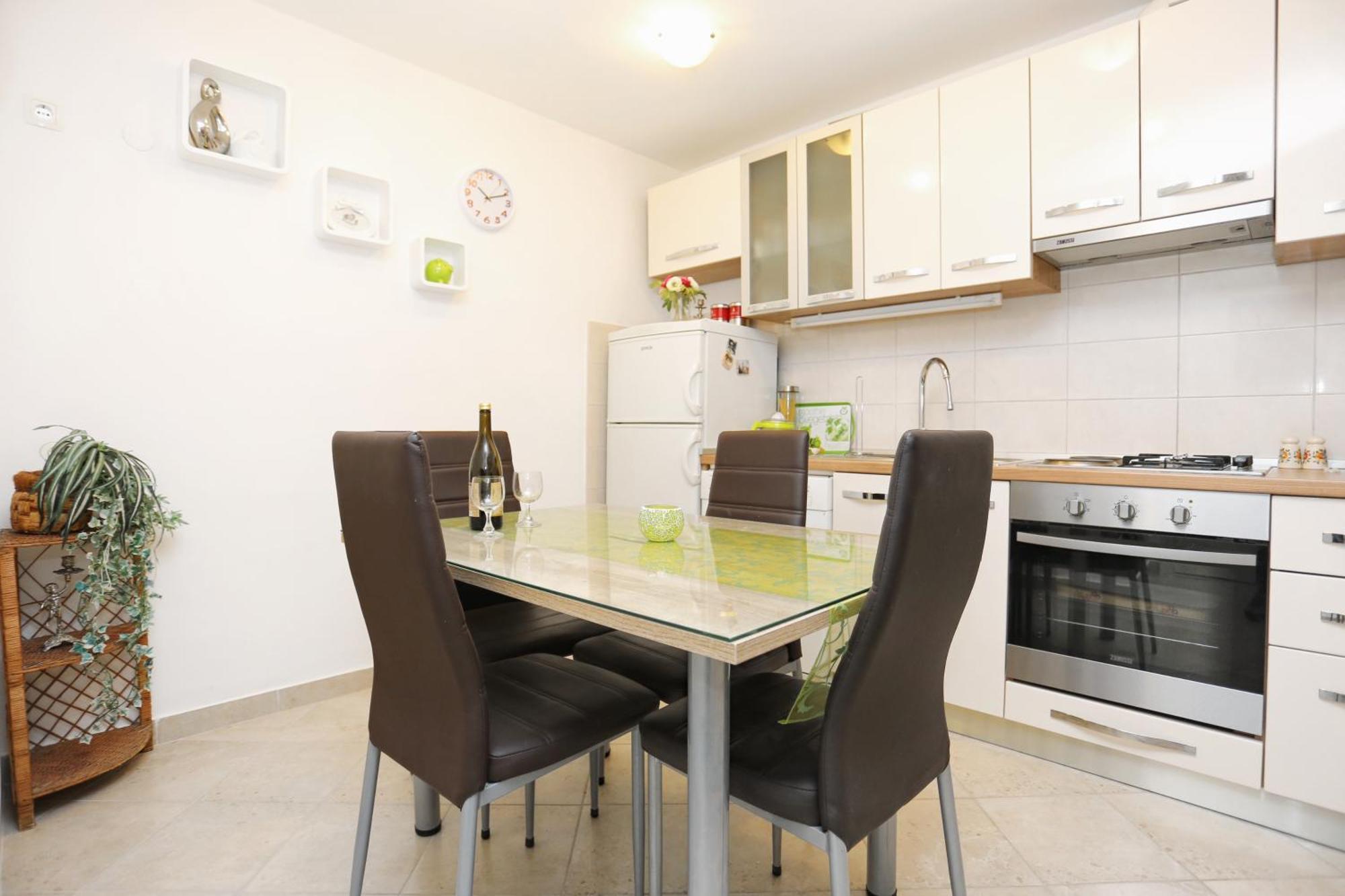 Apartments By The Sea Kastel Kambelovac, Kastela - 8679 Esterno foto